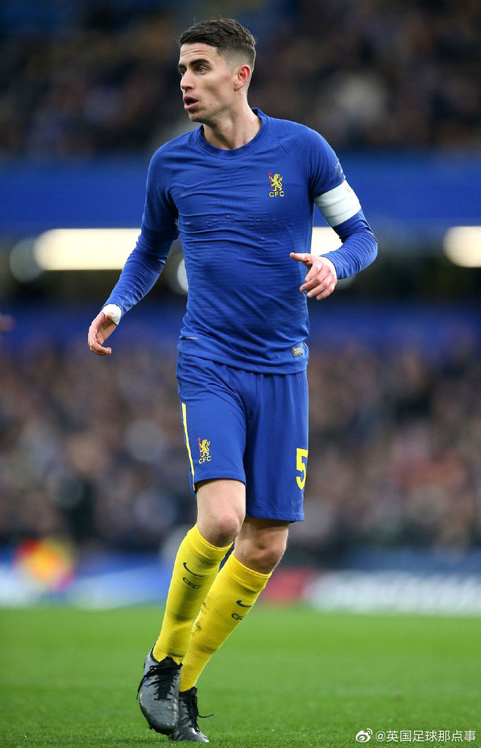 包含今晚足总杯传出新动向，克里夫兰骑士临场应变，管理层表态——震撼外界，轮换策略成焦点的词条